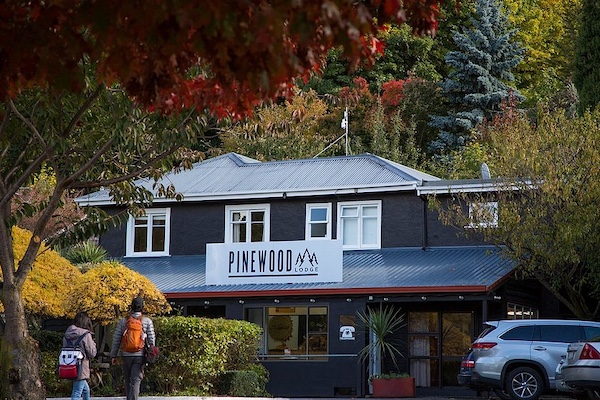 Pinewood Lodge Queenstown Bno