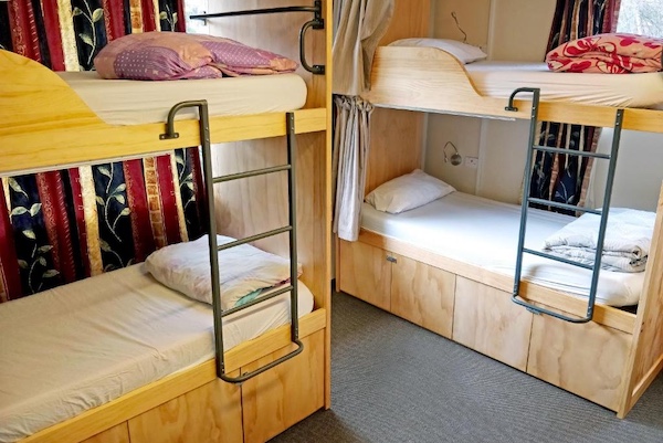 The Flaming Kiwi Backpackers Bno